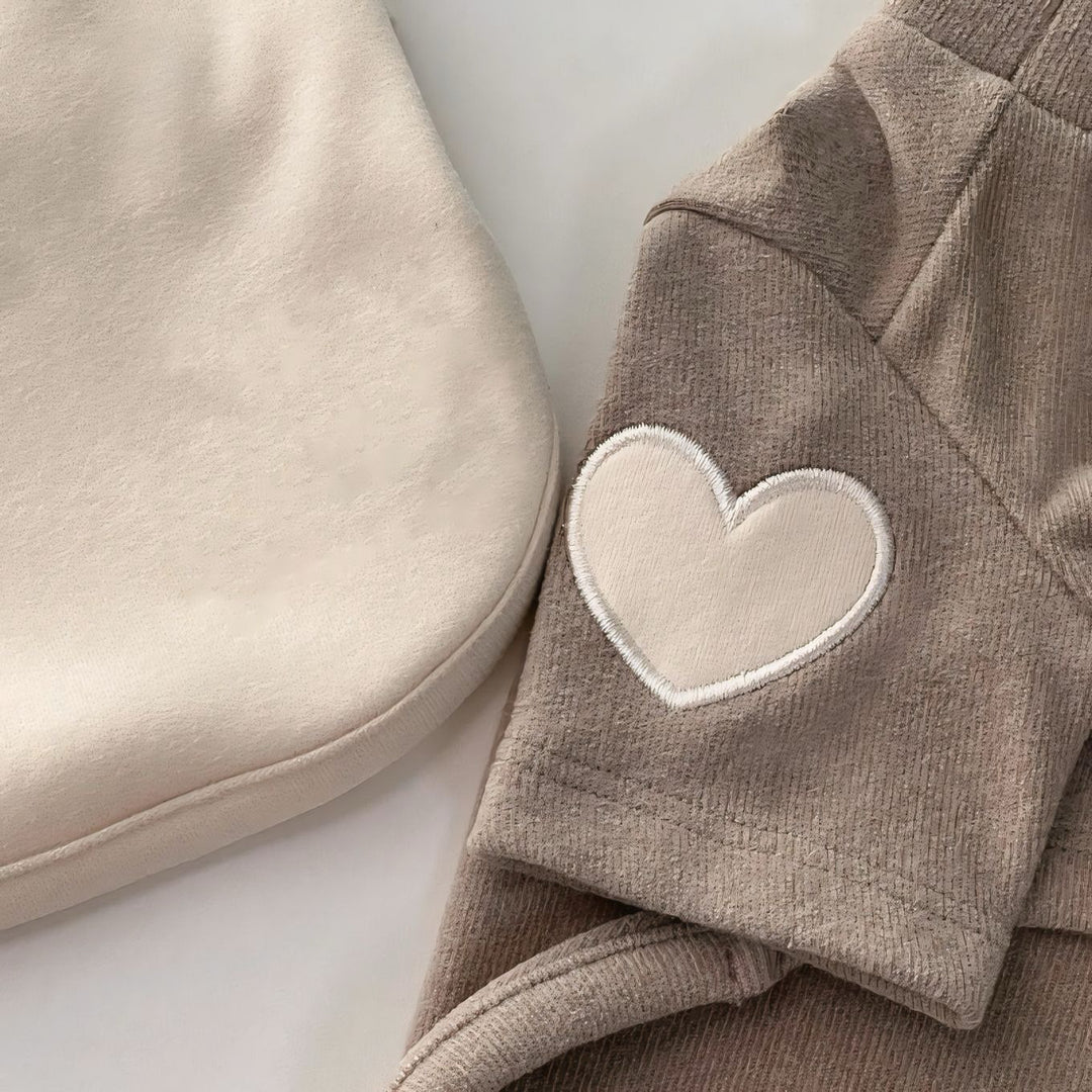 ポイントハートマークハイネックトップス