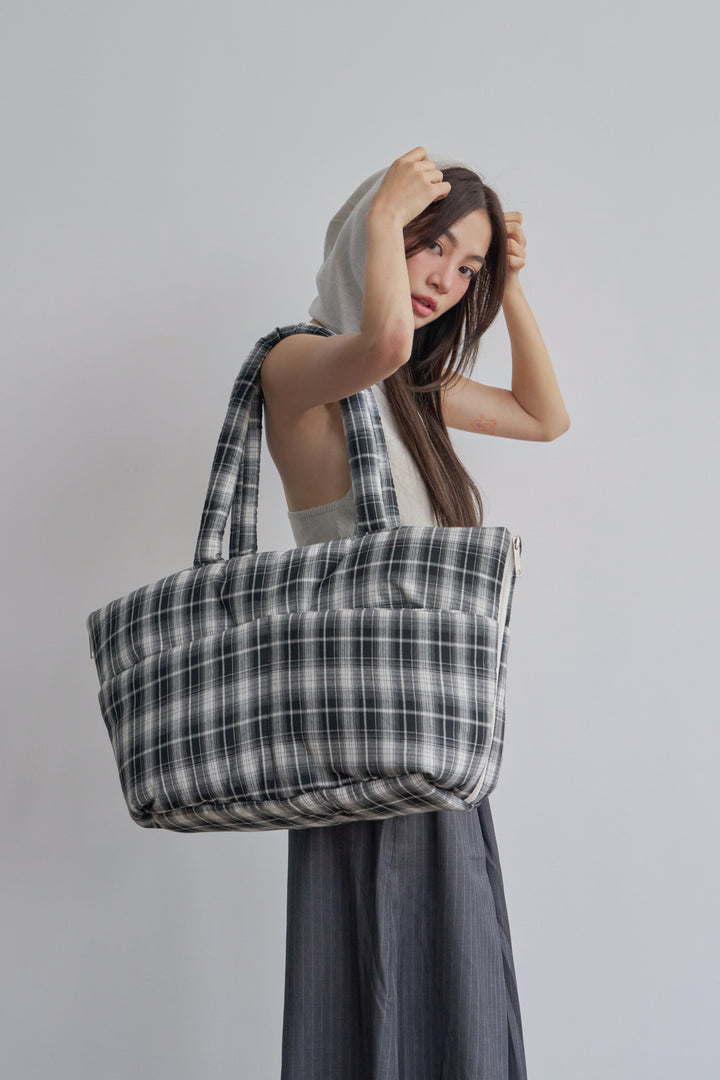 WIDE BAG - TARTAN BLACK
